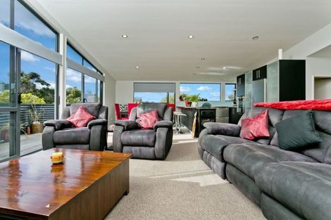 Photo of property in 63b Sunset Road, Totara Vale, Auckland, 0632