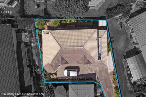 Photo of property in 2/12 Santa Monica Place, Goodwood Heights, Auckland, 2105