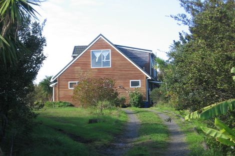Photo of property in 88 Kauri Point Road, Laingholm, Auckland, 0604