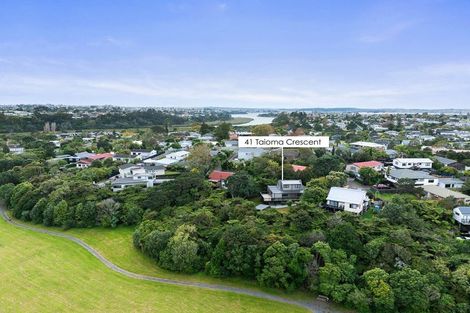 Photo of property in 41 Taioma Crescent, Te Atatu Peninsula, Auckland, 0610