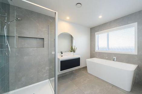 Photo of property in 10 Sardinia Grove, Fitzherbert, Palmerston North, 4410