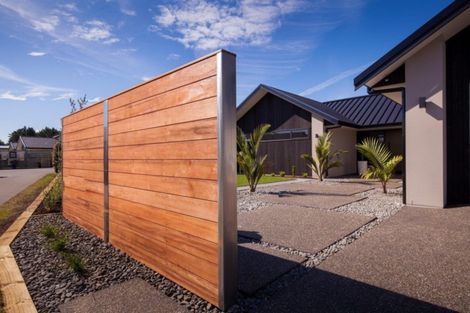 Photo of property in 15 Gleneagles Way, Waiwhakaiho, New Plymouth, 4312