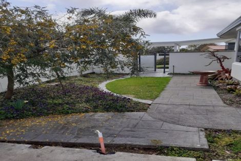 Photo of property in 12 Shelter Grove, Frankleigh Park, New Plymouth, 4310