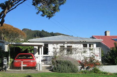 Photo of property in 19 Hinau Street, Eastbourne, Lower Hutt, 5013
