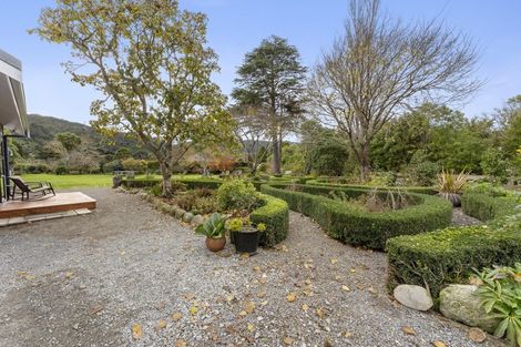 Photo of property in 61 Twin Lakes Road, Te Marua, Upper Hutt, 5018