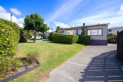 Photo of property in 1/8 Orchard Road, Waiake, Auckland, 0630