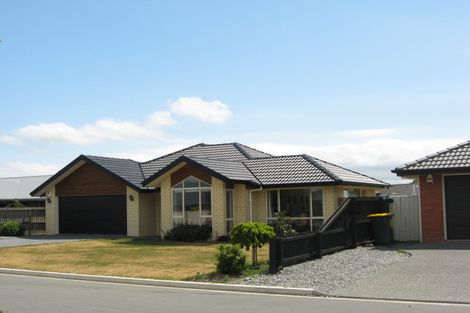 Photo of property in 18 Evergreen Place, Parklands, Christchurch, 8083