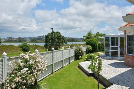 Photo of property in 52 Settlers Grove, Orewa, 0931