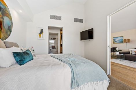 Photo of property in 2d/2 Queens Parade, Devonport, Auckland, 0624