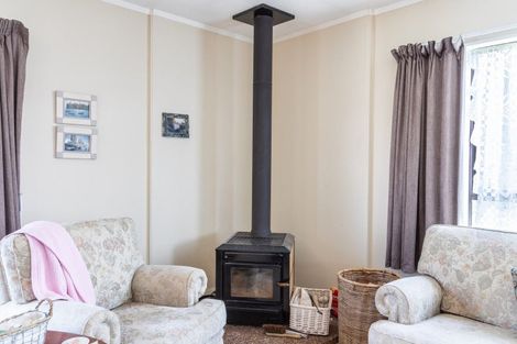 Photo of property in 20 Ross Street, Woodville, 4920