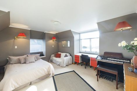 Photo of property in 38 Titirangi Drive, Fitzherbert, Palmerston North, 4471