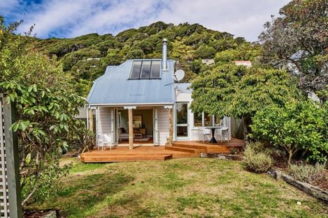 Photo of property in 9 Mahoe Street, Eastbourne, Lower Hutt, 5013