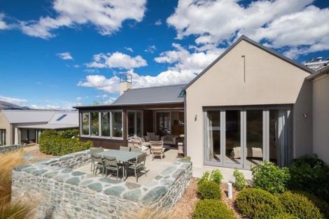 Photo of property in 2 Ogilvie Lane, Arrowtown, 9371