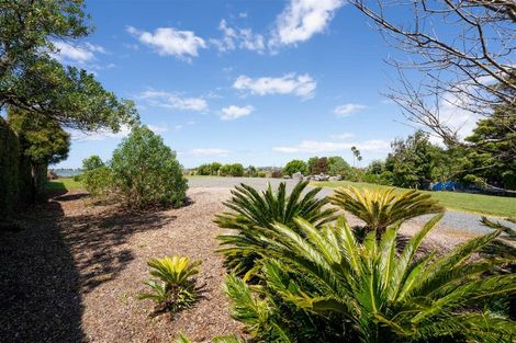 Photo of property in 42 Waimanu Place, Point Wells, 0986