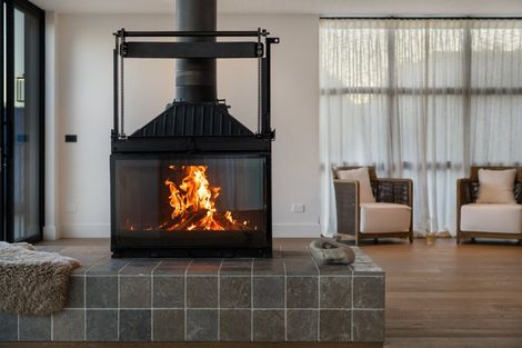 Photo of property in 66 Cedar Drive, Kelvin Heights, Queenstown, 9300