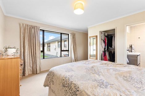 Photo of property in 8 Cleveland Heights, Kelvin Grove, Palmerston North, 4414