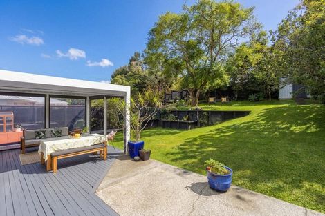 Photo of property in 70 Selwyn Crescent, Forrest Hill, Auckland, 0620