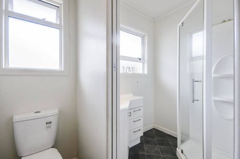 Photo of property in 20 Peachgrove Road, Te Atatu Peninsula, Auckland, 0610