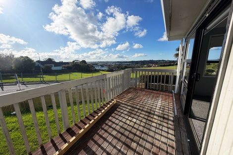 Photo of property in 28 Beauchamp Drive, Massey, Auckland, 0614