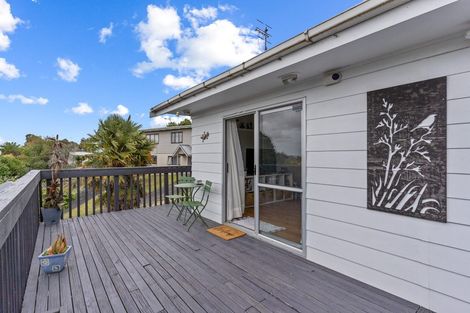 Photo of property in 15 Arde Place, Massey, Auckland, 0614