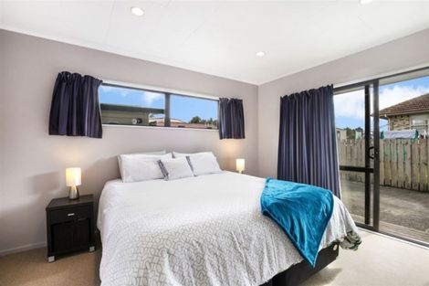 Photo of property in 2/93 Clevedon Road, Papakura, 2110