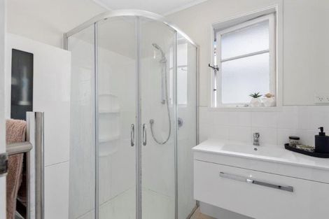 Photo of property in 1/238 Sunset Road, Windsor Park, Auckland, 0632