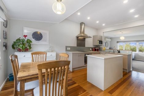 Photo of property in 2 Buisson Glade, West Harbour, Auckland, 0618