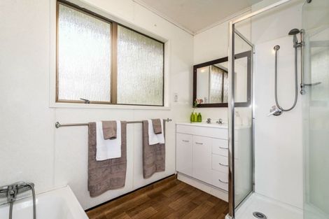 Photo of property in 4 St Catherine Crescent, West Harbour, Auckland, 0618