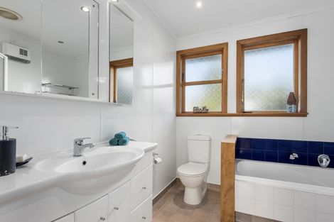 Photo of property in 100 Fraser Crescent, Elderslea, Upper Hutt, 5018