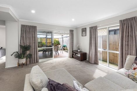 Photo of property in 16 Dolbel Place, Mangere East, Auckland, 2024