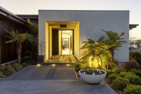 Photo of property in 35 Pukenamu Road, Rainbow Point, Taupo, 3330