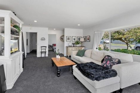 Photo of property in 5a Hemi Street, Waikanae, 5036