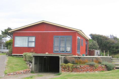 Photo of property in 4 Trafalgar Street, Foxton Beach, Foxton, 4815