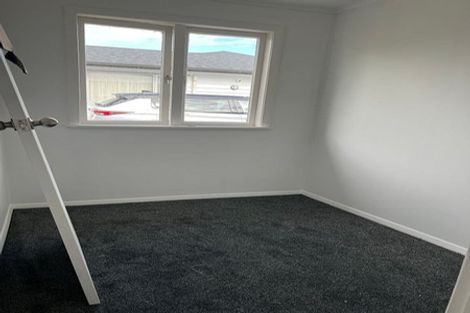 Photo of property in 2 Springside Place, New Lynn, Auckland, 0600