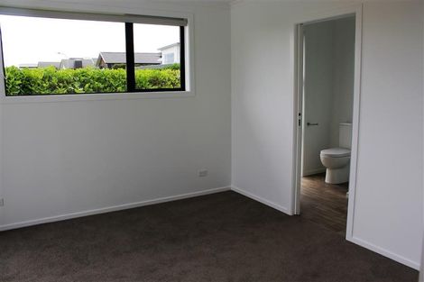 Photo of property in 4 Links Drive, Waiwhakaiho, New Plymouth, 4312