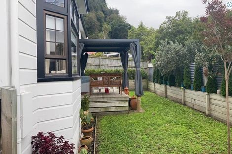 Photo of property in 12 Chaucer Road, Hospital Hill, Napier, 4110