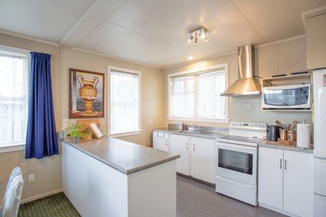 Photo of property in 16 Great North Road, Winton, 9720
