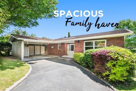 Photo of property in 11 Chichester Drive, Pinehaven, Upper Hutt, 5019