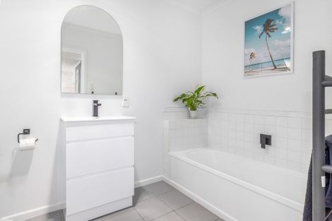 Photo of property in 5 Roys Road, Plimmerton, Porirua, 5026