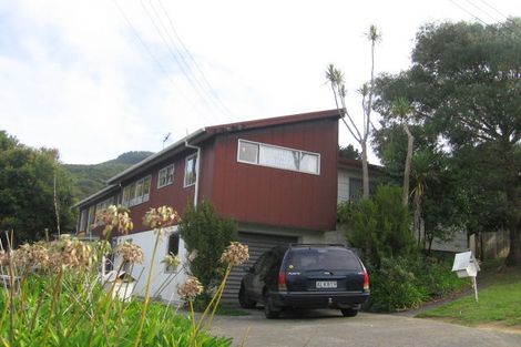 Photo of property in 2/71 Larsen Crescent, Tawa, Wellington, 5028