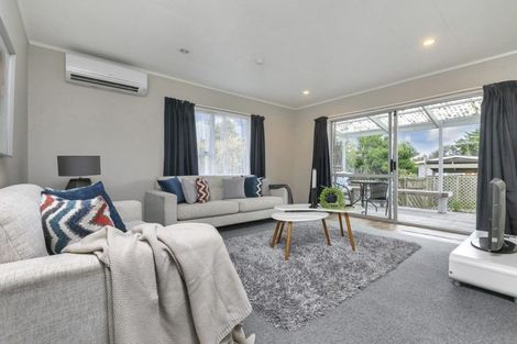 Photo of property in 2/125 Beach Haven Road, Beach Haven, Auckland, 0626