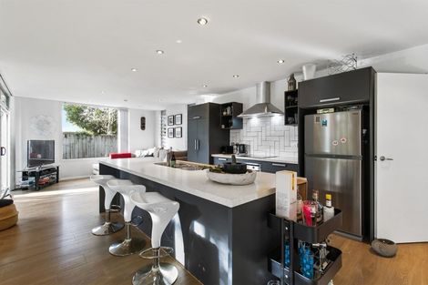 Photo of property in 242a Forrest Hill Road, Forrest Hill, Auckland, 0620