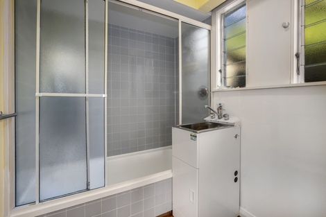 Photo of property in 53a Bayview Road, Paremata, Porirua, 5024