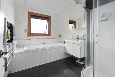 Photo of property in 12 Woodend Road, Woodend, 7610