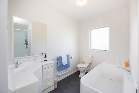 Photo of property in 43 Shortt Street, Foxton Beach, Foxton, 4815