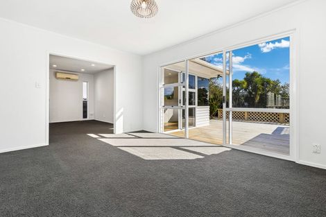 Photo of property in 33 Sunvue Road, Glen Eden, Auckland, 0602