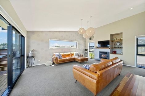 Photo of property in 52 Harbour Crest Drive, Waiuku, 2123