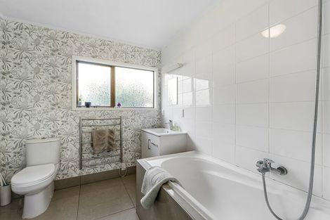 Photo of property in 1/1 Sharon Road, Waiake, Auckland, 0630