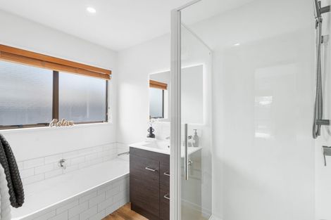 Photo of property in 6 Westgrove Avenue, Avonhead, Christchurch, 8042