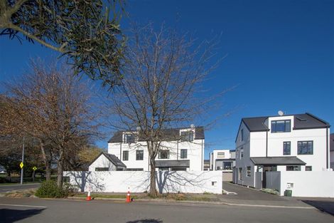 Photo of property in 2 Oakford Close, Riccarton, Christchurch, 8011